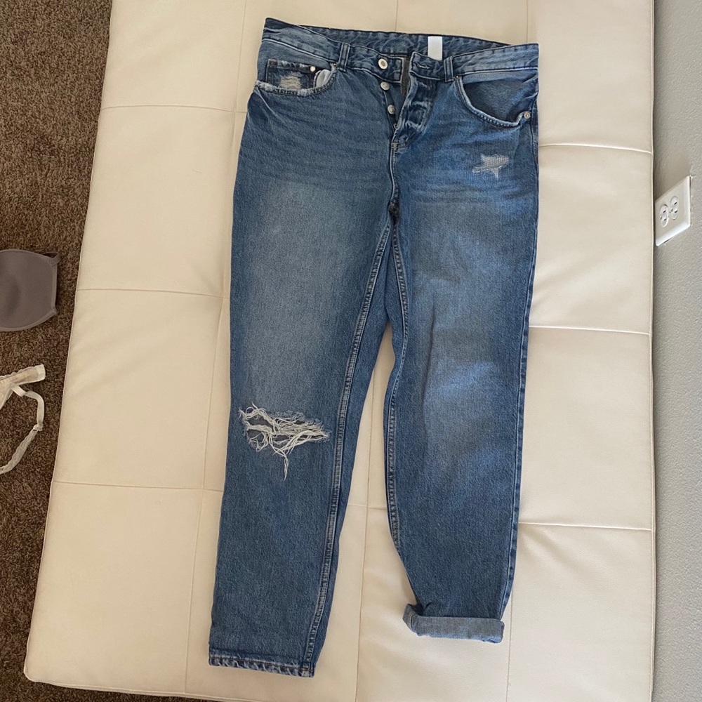 H&M BOYFRIEND LOW WAIST BUTTON FLY DESTRESSED JEAN